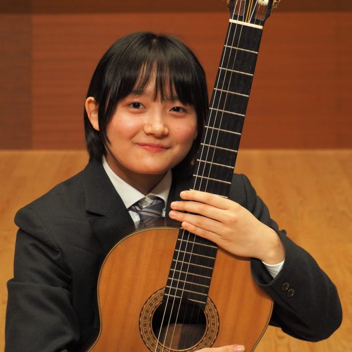 岩瀬 玉青　２年　楽理専攻表現コース：クラシックギター